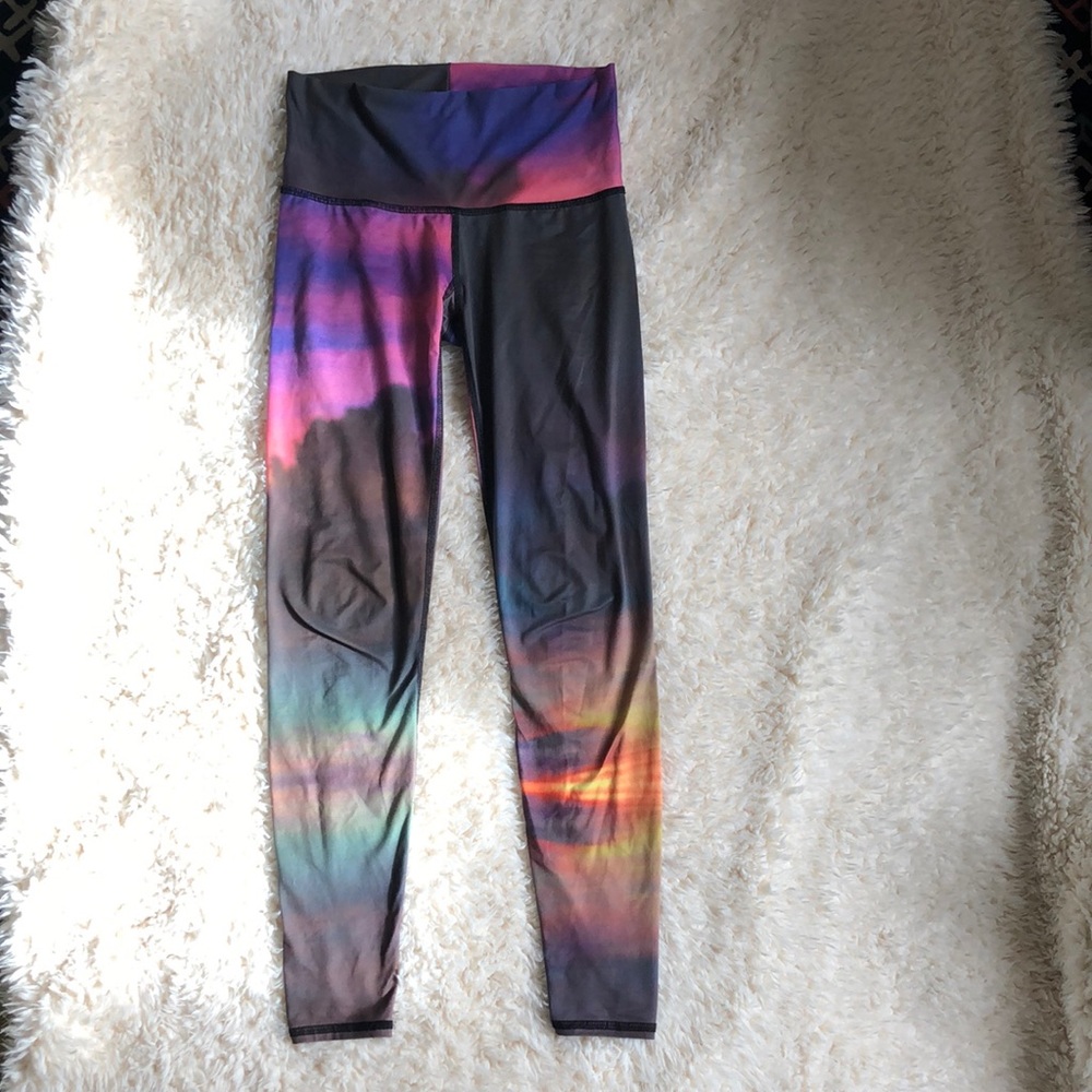 Teeki Clouds yoga pants size small EUC